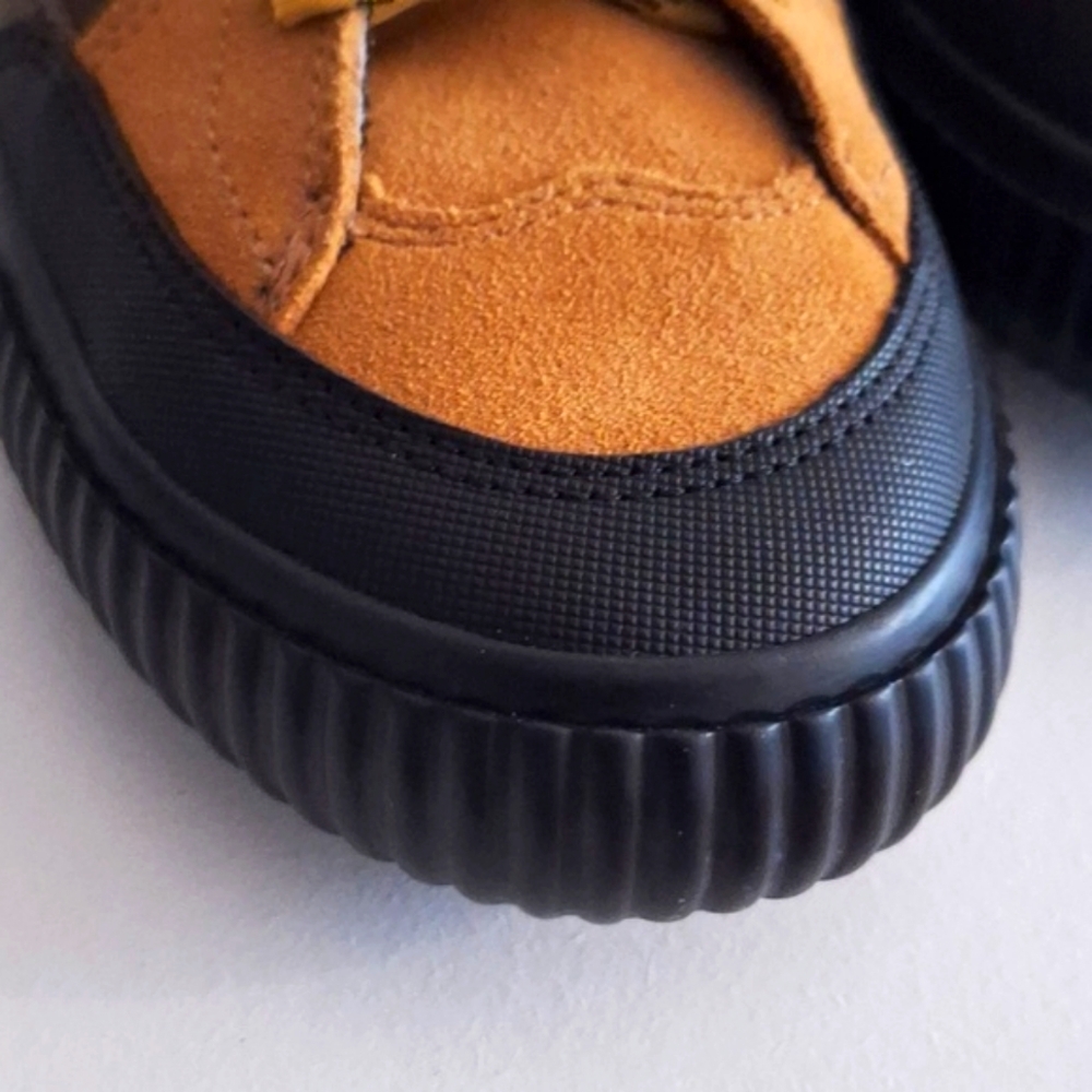 Element sneakers sued, rubber sole, with pull strip in the back NEW!!! - Picture 6 of 7